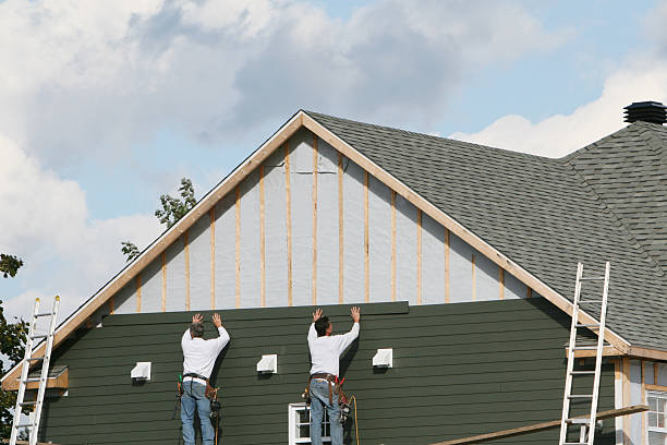 Professional Siding Installation technician working in Quincy, WA